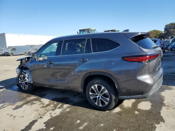 5TDGZRAH7NS554217 2022 TOYOTA HIGHLANDER - Image 2