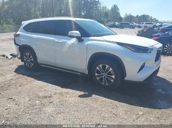 5TDGZRAH7NS559885 2022 TOYOTA HIGHLANDER - Image 1