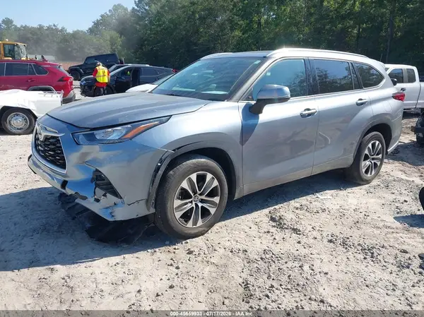 5TDGZRAH8LS008068 2020 TOYOTA HIGHLANDER - Image 2