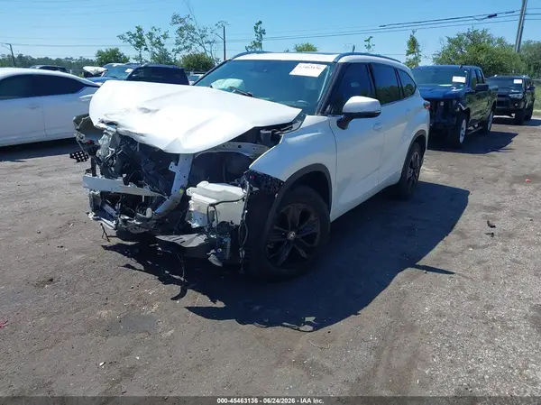 5TDGZRAH8LS022097 2020 TOYOTA HIGHLANDER - Image 2