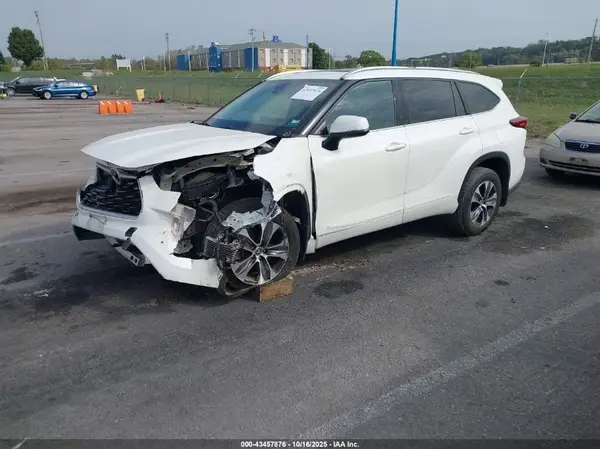 5TDGZRAH8LS500261 2020 TOYOTA HIGHLANDER - Image 2