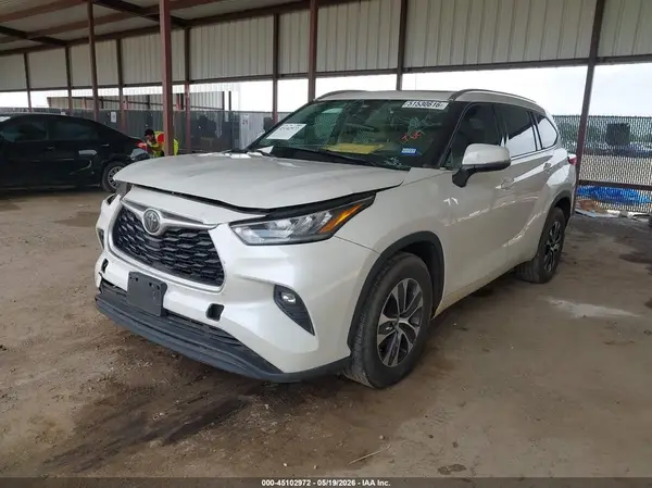 5TDGZRAH8LS503189 2020 TOYOTA HIGHLANDER - Image 2