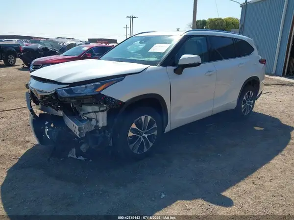 5TDGZRAH8LS510711 2020 TOYOTA HIGHLANDER - Image 2