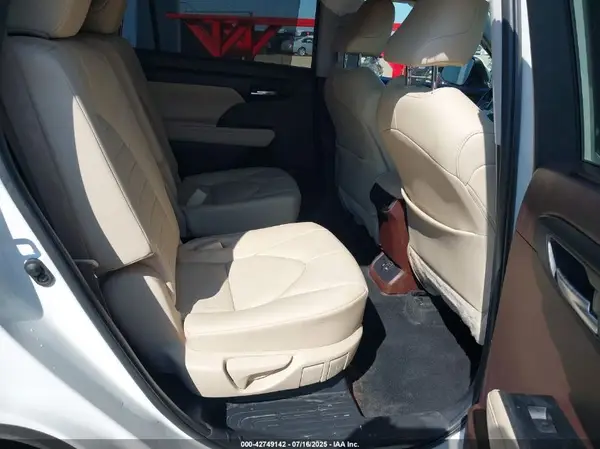 5TDGZRAH8LS510711 2020 TOYOTA HIGHLANDER - Image 8