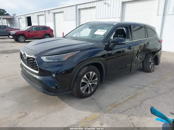 5TDGZRAH8MS035207 2021 TOYOTA HIGHLANDER - Image 2
