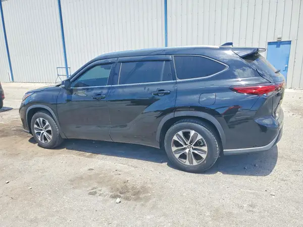5TDGZRAH8MS037796 2021 TOYOTA HIGHLANDER - Image 2