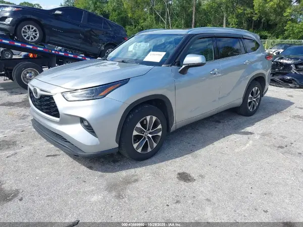 5TDGZRAH8MS039824 2021 TOYOTA HIGHLANDER - Image 2