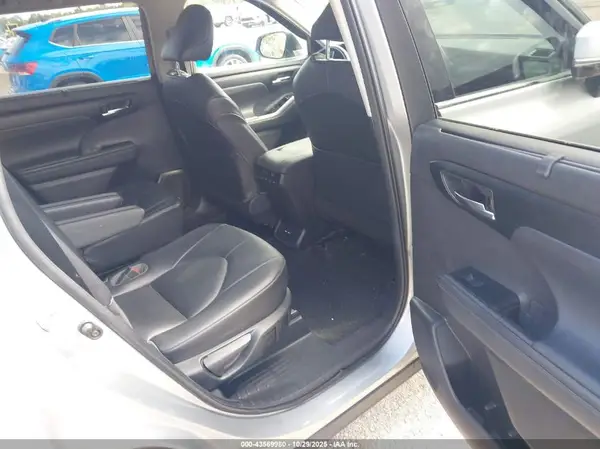5TDGZRAH8MS039824 2021 TOYOTA HIGHLANDER - Image 8