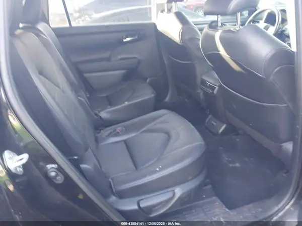 5TDGZRAH8MS046532 2021 TOYOTA HIGHLANDER - Image 8