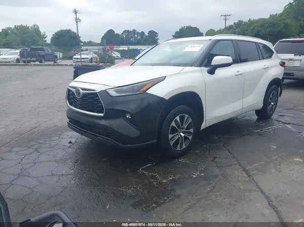 5TDGZRAH8MS046613 2021 TOYOTA HIGHLANDER - Image 2