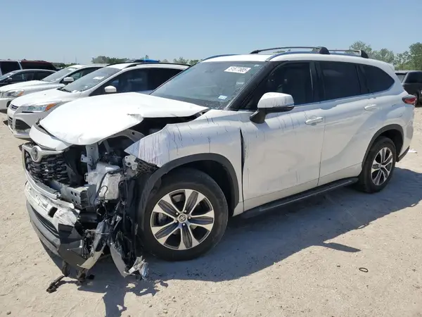 5TDGZRAH8MS048667 2021 TOYOTA HIGHLANDER - Image 1