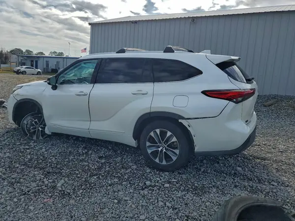 5TDGZRAH8MS052055 2021 TOYOTA HIGHLANDER - Image 2
