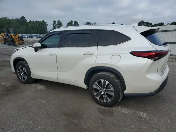5TDGZRAH8MS054159 2021 TOYOTA HIGHLANDER - Image 2