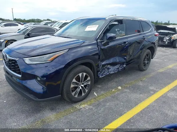 5TDGZRAH8MS058616 2021 TOYOTA HIGHLANDER - Image 2