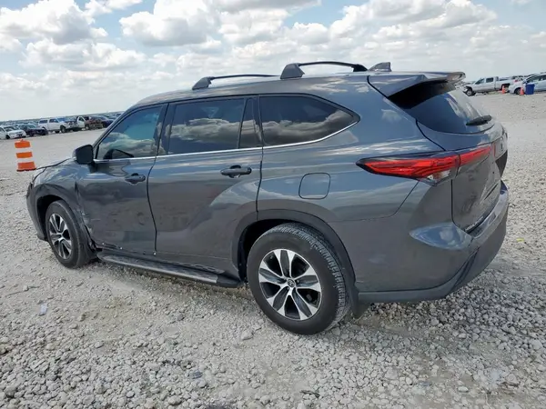 5TDGZRAH8MS065808 2021 TOYOTA HIGHLANDER - Image 2