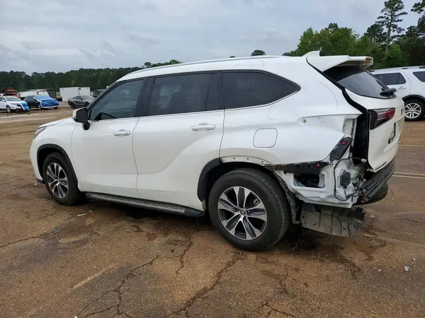 5TDGZRAH8MS069955 2021 TOYOTA HIGHLANDER - Image 2