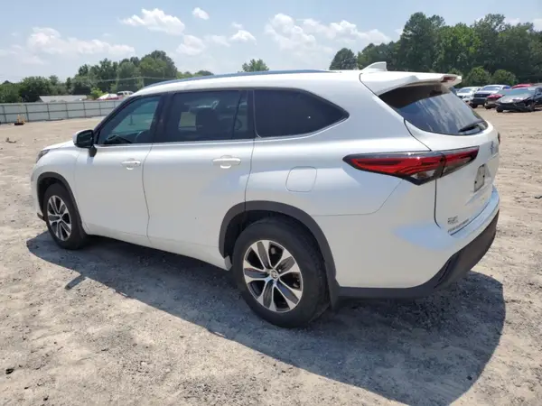 5TDGZRAH8MS077473 2021 TOYOTA HIGHLANDER - Image 2