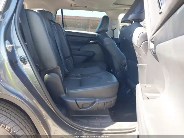 5TDGZRAH8MS082768 2021 TOYOTA HIGHLANDER - Image 8