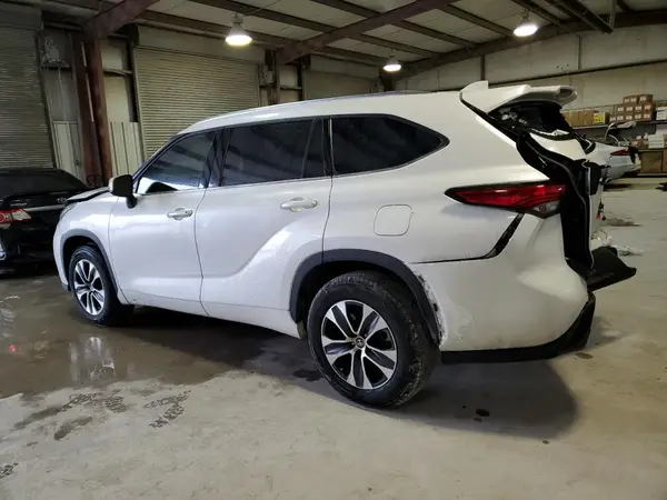 5TDGZRAH8MS515053 2021 TOYOTA HIGHLANDER - Image 2