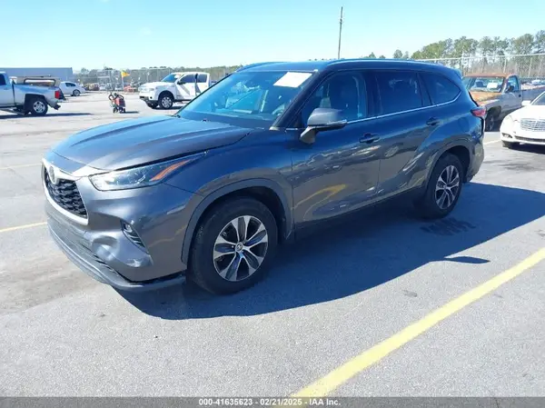 5TDGZRAH8MS515831 2021 TOYOTA HIGHLANDER - Image 2