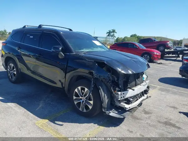 5TDGZRAH8MS519507 2021 TOYOTA HIGHLANDER - Image 1