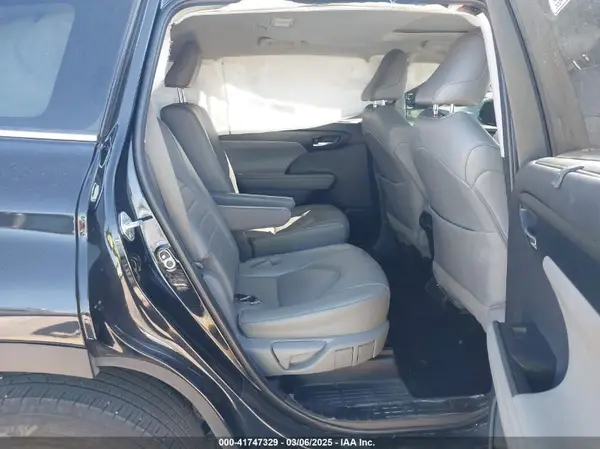 5TDGZRAH8MS519507 2021 TOYOTA HIGHLANDER - Image 8