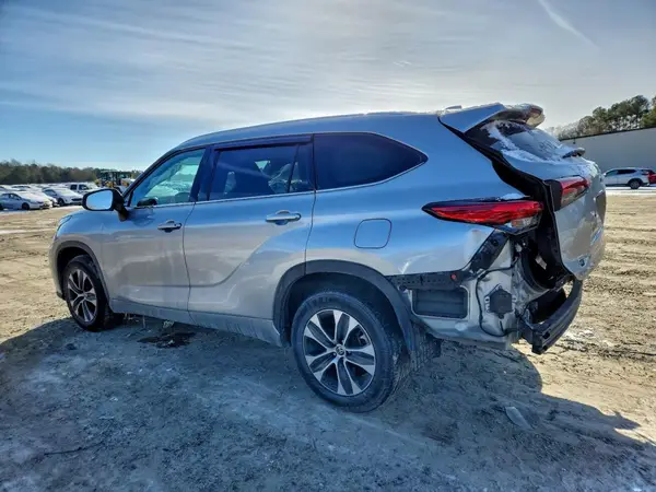 5TDGZRAH8MS521161 2021 TOYOTA HIGHLANDER - Image 2