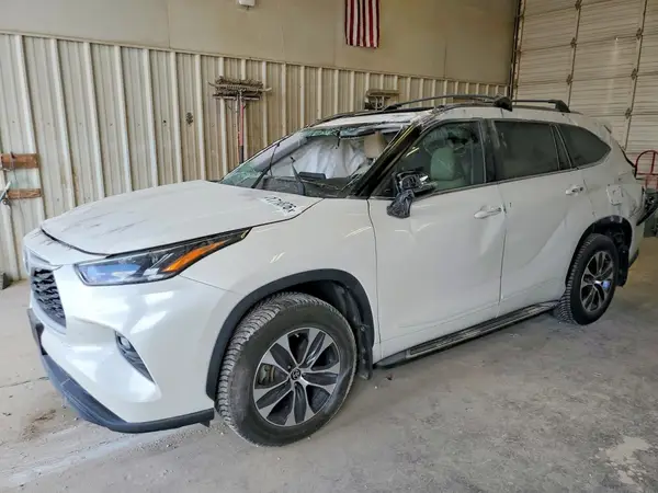 5TDGZRAH8MS523461 2021 TOYOTA HIGHLANDER - Image 1