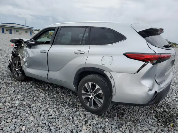 5TDGZRAH8MS530085 2021 TOYOTA HIGHLANDER - Image 2