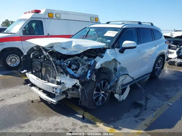 5TDGZRAH8MS532273 2021 TOYOTA HIGHLANDER - Image 2
