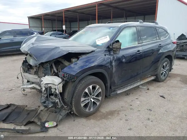 5TDGZRAH8MS535609 2021 TOYOTA HIGHLANDER - Image 2