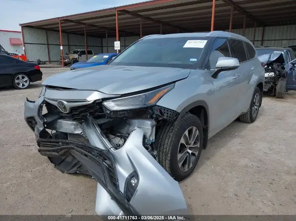 5TDGZRAH8NS090208 2022 TOYOTA HIGHLANDER - Image 2