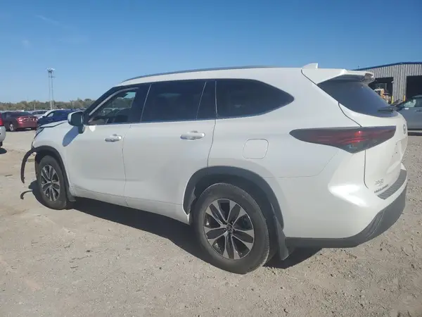 5TDGZRAH8NS091780 2022 TOYOTA HIGHLANDER - Image 2