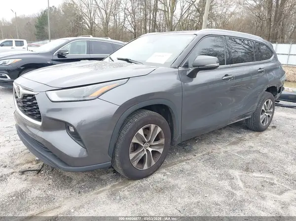 5TDGZRAH8NS098969 2022 TOYOTA HIGHLANDER - Image 2