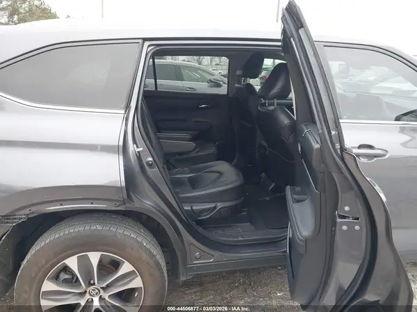 5TDGZRAH8NS098969 2022 TOYOTA HIGHLANDER - Image 8