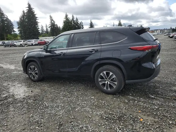 5TDGZRAH8NS099636 2022 TOYOTA HIGHLANDER - Image 2