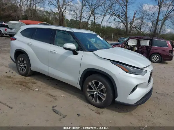 5TDGZRAH8NS101093 2022 TOYOTA HIGHLANDER - Image 1