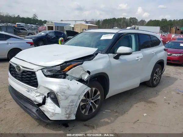 5TDGZRAH8NS101093 2022 TOYOTA HIGHLANDER - Image 2