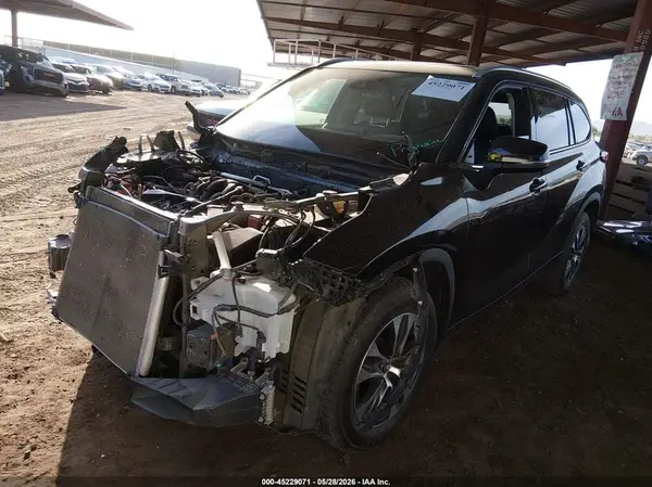 5TDGZRAH8NS103412 2022 TOYOTA HIGHLANDER - Image 2