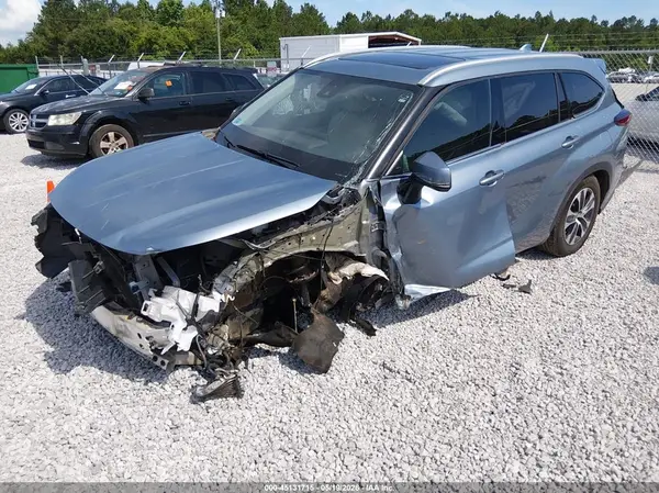 5TDGZRAH8NS114376 2022 TOYOTA HIGHLANDER - Image 2