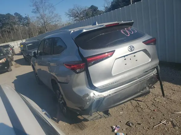 5TDGZRAH8NS118198 2022 TOYOTA HIGHLANDER - Image 2