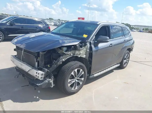 5TDGZRAH8NS118296 2022 TOYOTA HIGHLANDER - Image 2