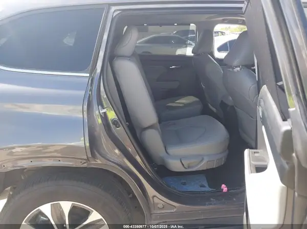 5TDGZRAH8NS118296 2022 TOYOTA HIGHLANDER - Image 8