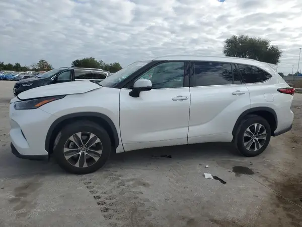5TDGZRAH8NS121229 2022 TOYOTA HIGHLANDER - Image 1