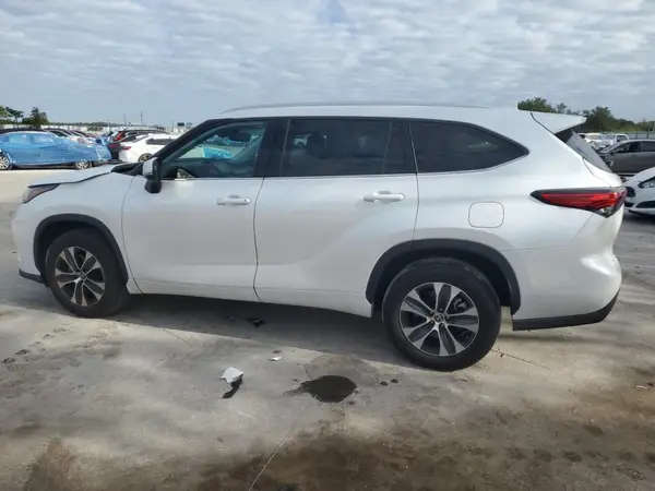 5TDGZRAH8NS121229 2022 TOYOTA HIGHLANDER - Image 2