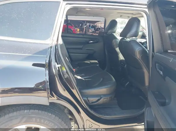 5TDGZRAH8NS122199 2022 TOYOTA HIGHLANDER - Image 8