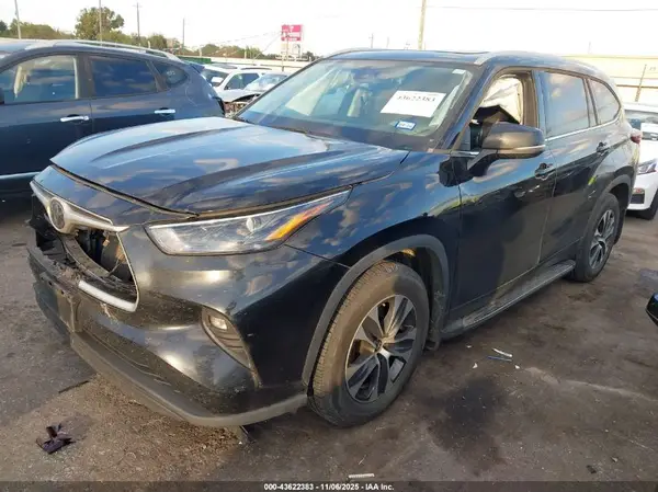 5TDGZRAH8NS122719 2022 TOYOTA HIGHLANDER - Image 2