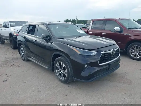 5TDGZRAH8NS125961 2022 TOYOTA HIGHLANDER - Image 1