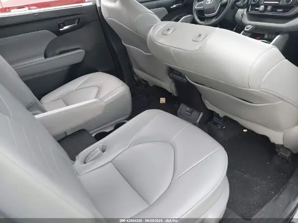 5TDGZRAH8NS125961 2022 TOYOTA HIGHLANDER - Image 8