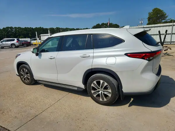 5TDGZRAH8NS126348 2022 TOYOTA HIGHLANDER - Image 2